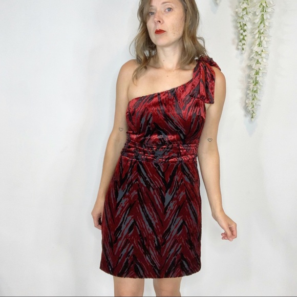 silence + noise Dresses & Skirts - SILENCE + NOISE one shoulder velvet dress bow 1242